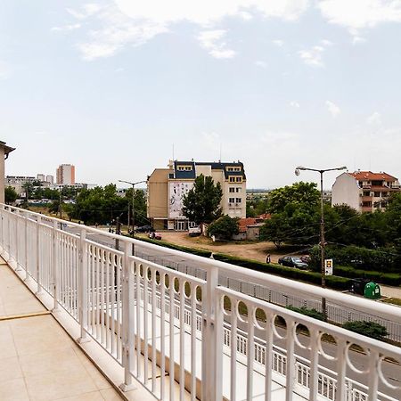 Family Hotel - City Hotel ימבול מראה חיצוני תמונה