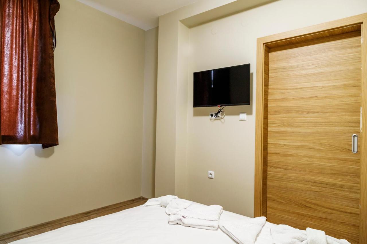 Family Hotel - City Hotel ימבול מראה חיצוני תמונה
