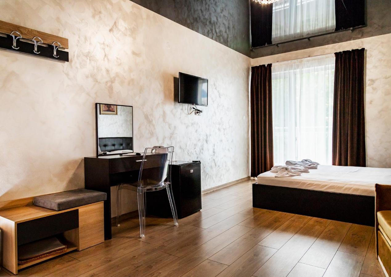 Family Hotel - City Hotel ימבול מראה חיצוני תמונה