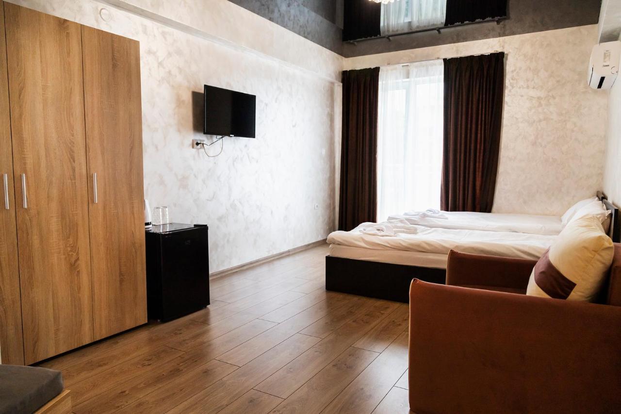 Family Hotel - City Hotel ימבול מראה חיצוני תמונה