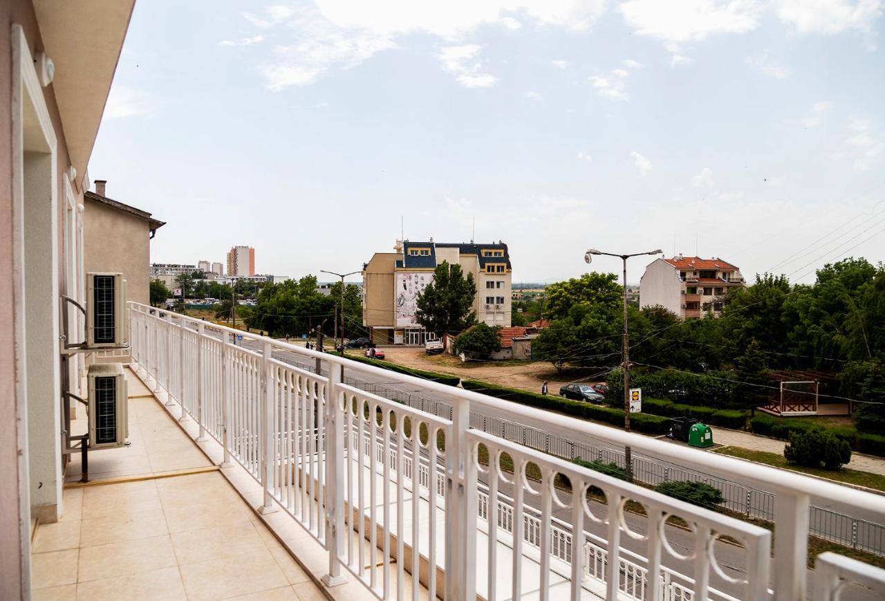 Family Hotel - City Hotel ימבול מראה חיצוני תמונה