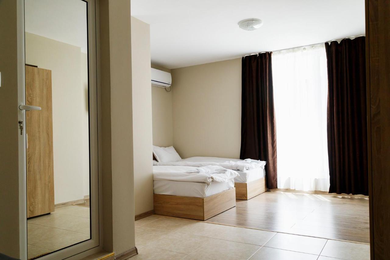 Family Hotel - City Hotel ימבול מראה חיצוני תמונה