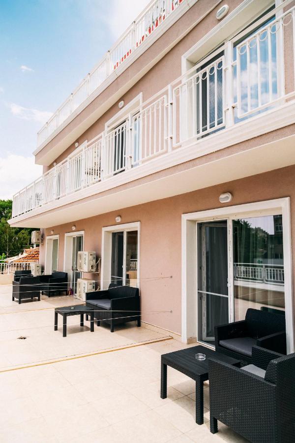 Family Hotel - City Hotel ימבול מראה חיצוני תמונה