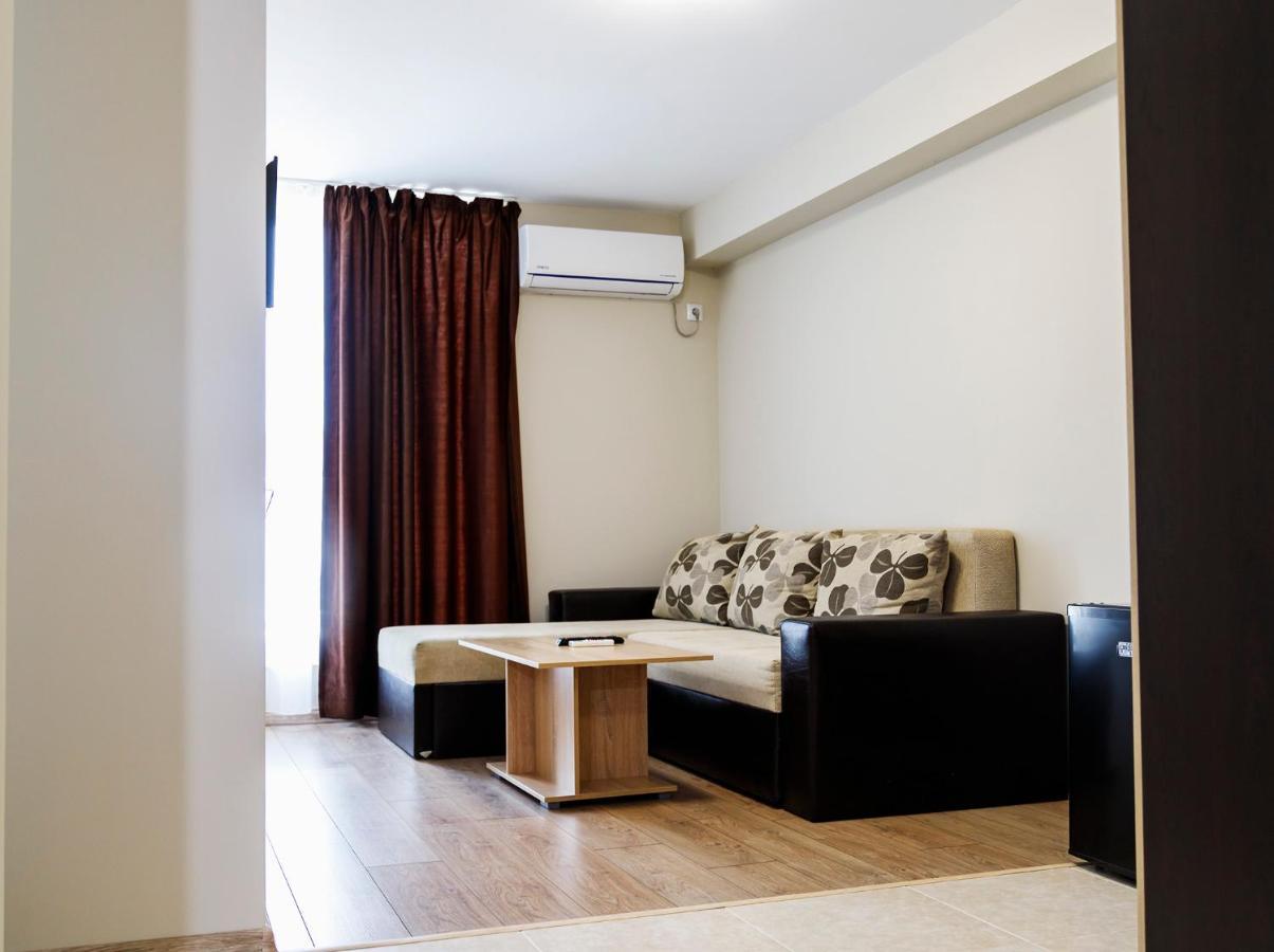 Family Hotel - City Hotel ימבול מראה חיצוני תמונה