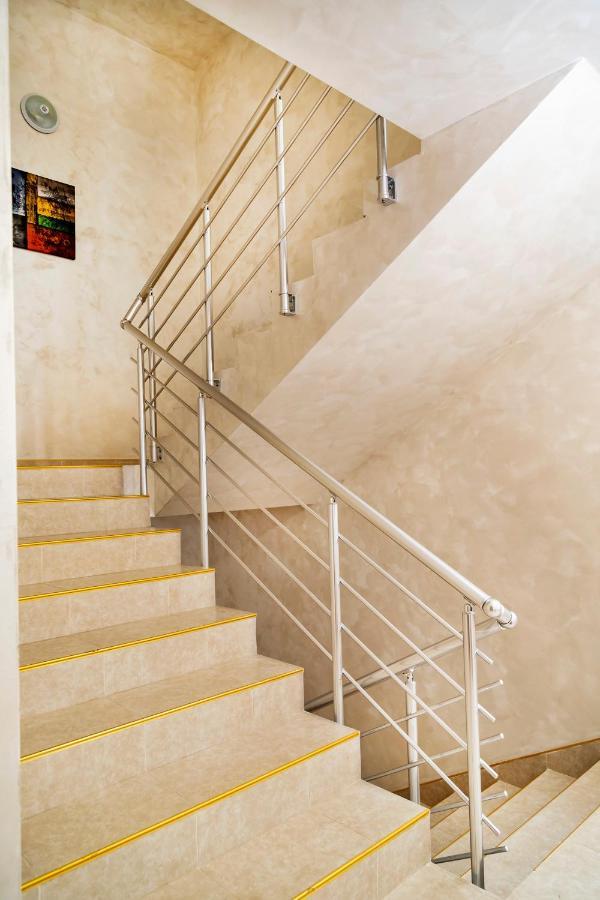 Family Hotel - City Hotel ימבול מראה חיצוני תמונה