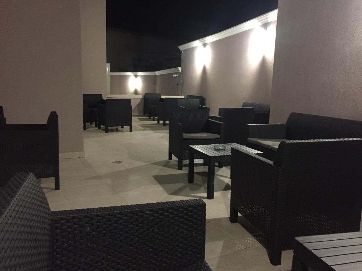 Family Hotel - City Hotel ימבול מראה חיצוני תמונה